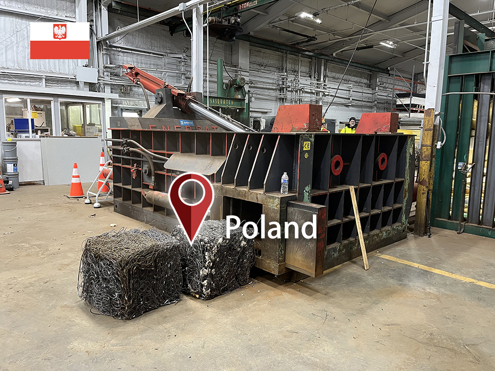 بولندا: ENERPAT تم تركيب ماكينة ضغط بالات الخردة المعدنية