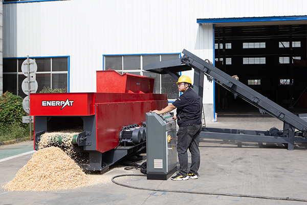 ماكينة نشارة الخشب