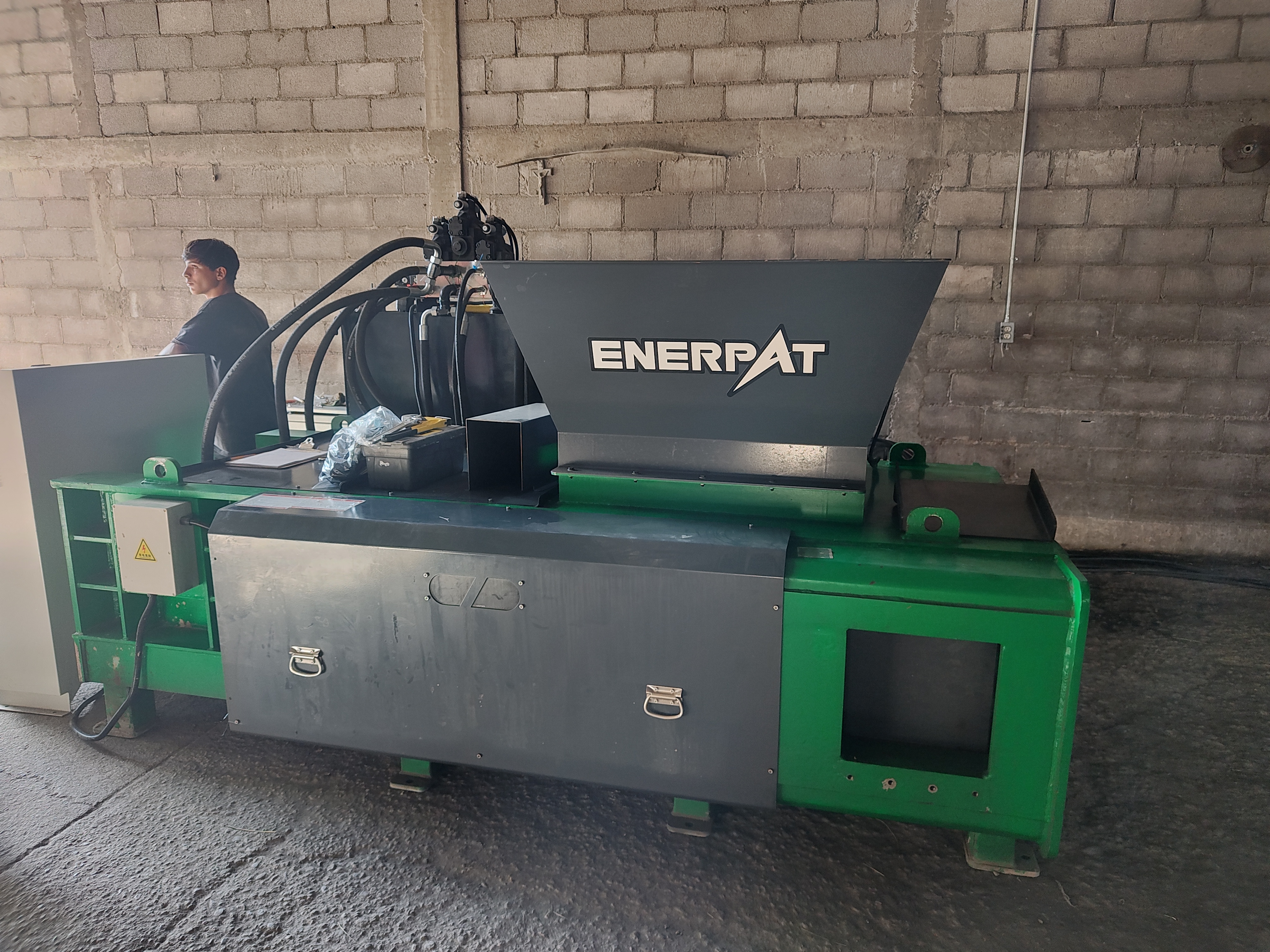 تشيهواهوا، المكسيك: ENERPAT تم تركيب مكبس النفايات المعدنية من النوع القادوس AMB-H1075-100